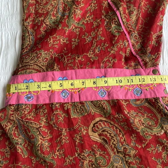 Made in Nepal wrap around wine paisley short sleeved blouse. Ties inside… - Picture 17 of 17